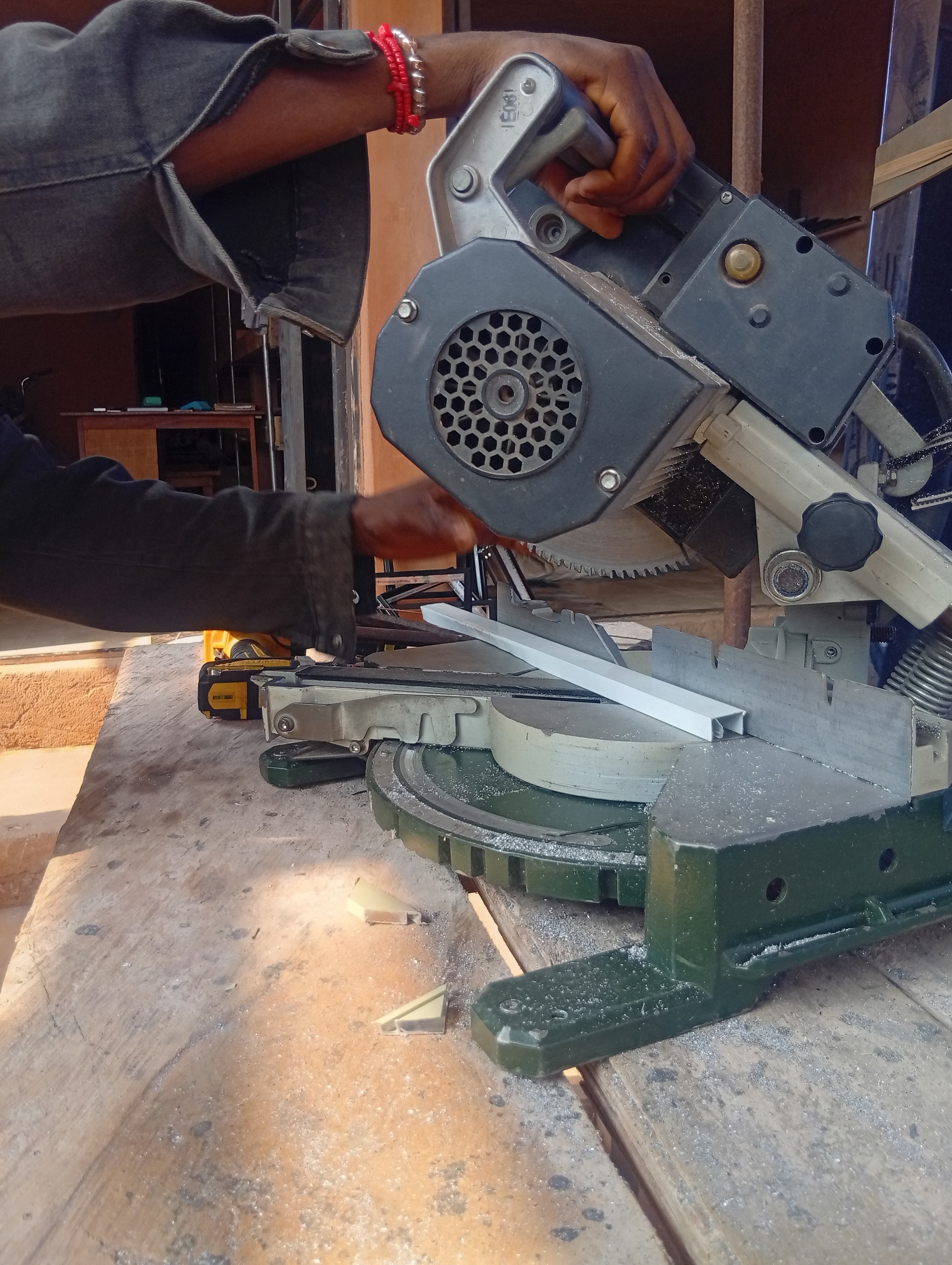 cutting aluminum stiles